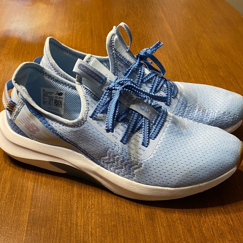 New Balance Women’s Size 9 Tennis Shoe